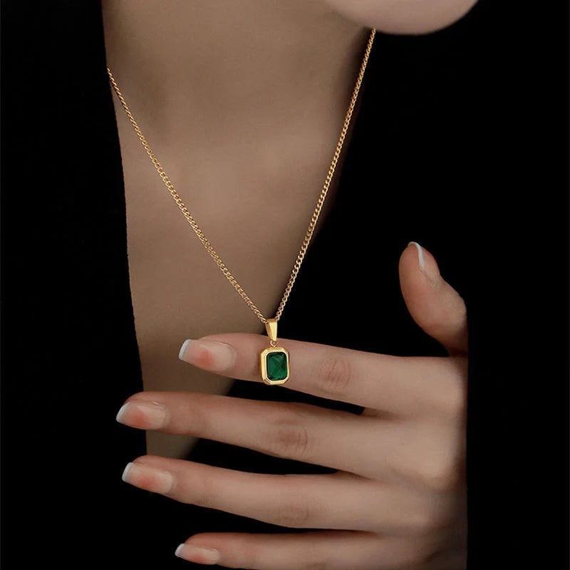 Vintage Emerald Diamond gold Necklace Pendant