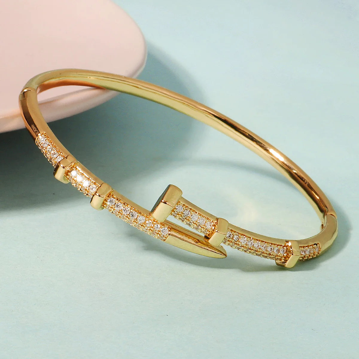 Jawhara zirconia nail cuff