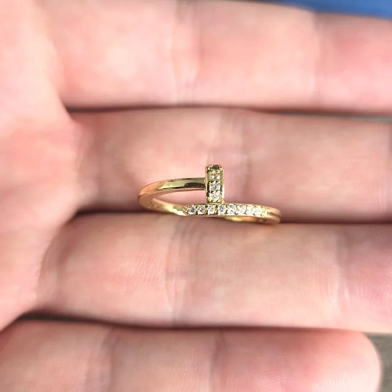 Ari nail ring