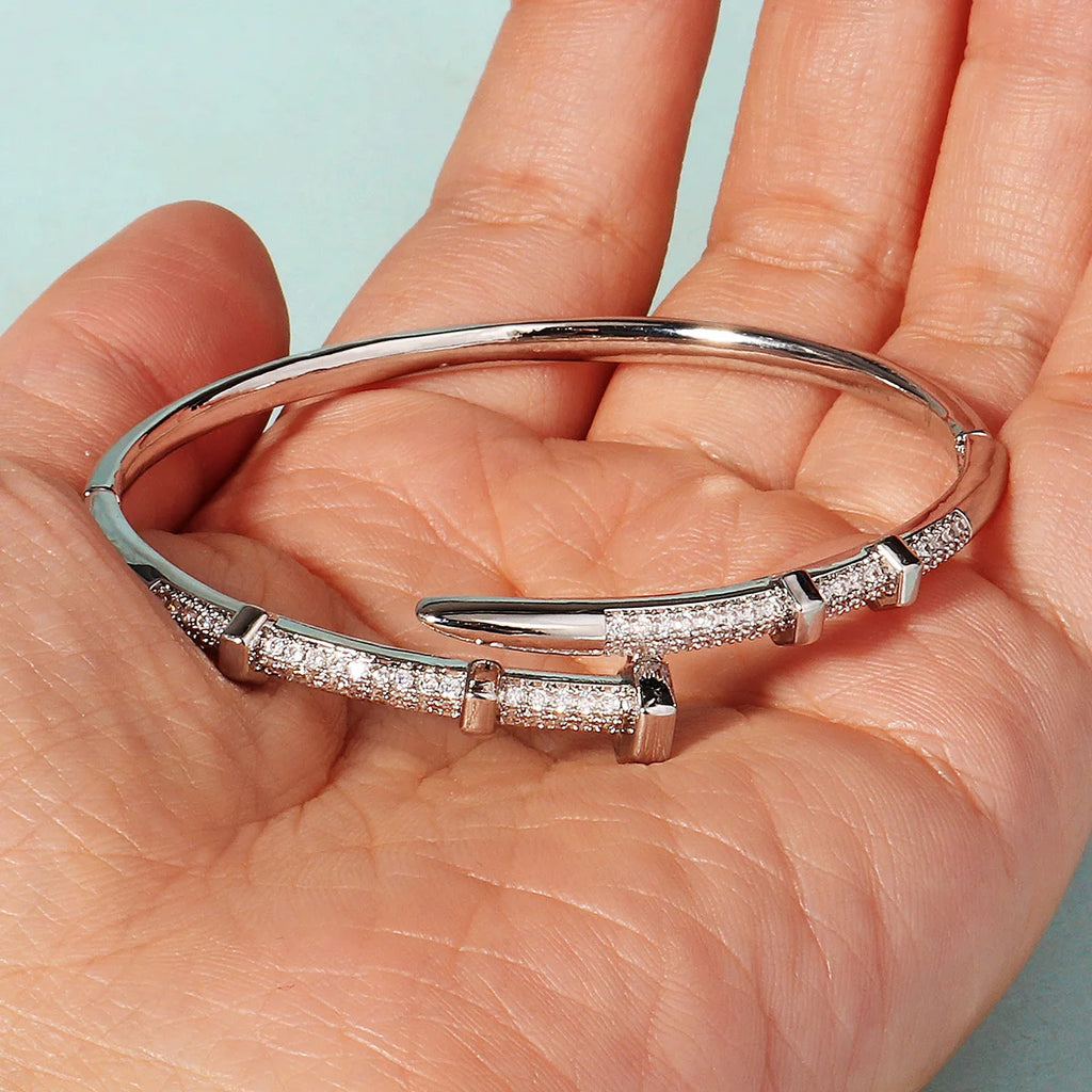 Jawhara zirconia nail cuff