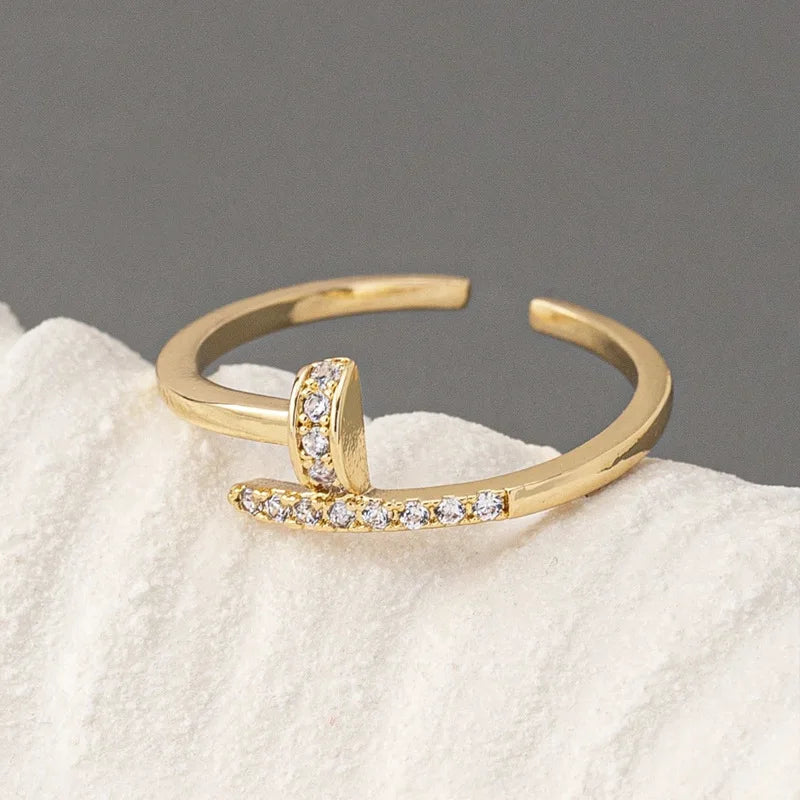 Ari nail ring