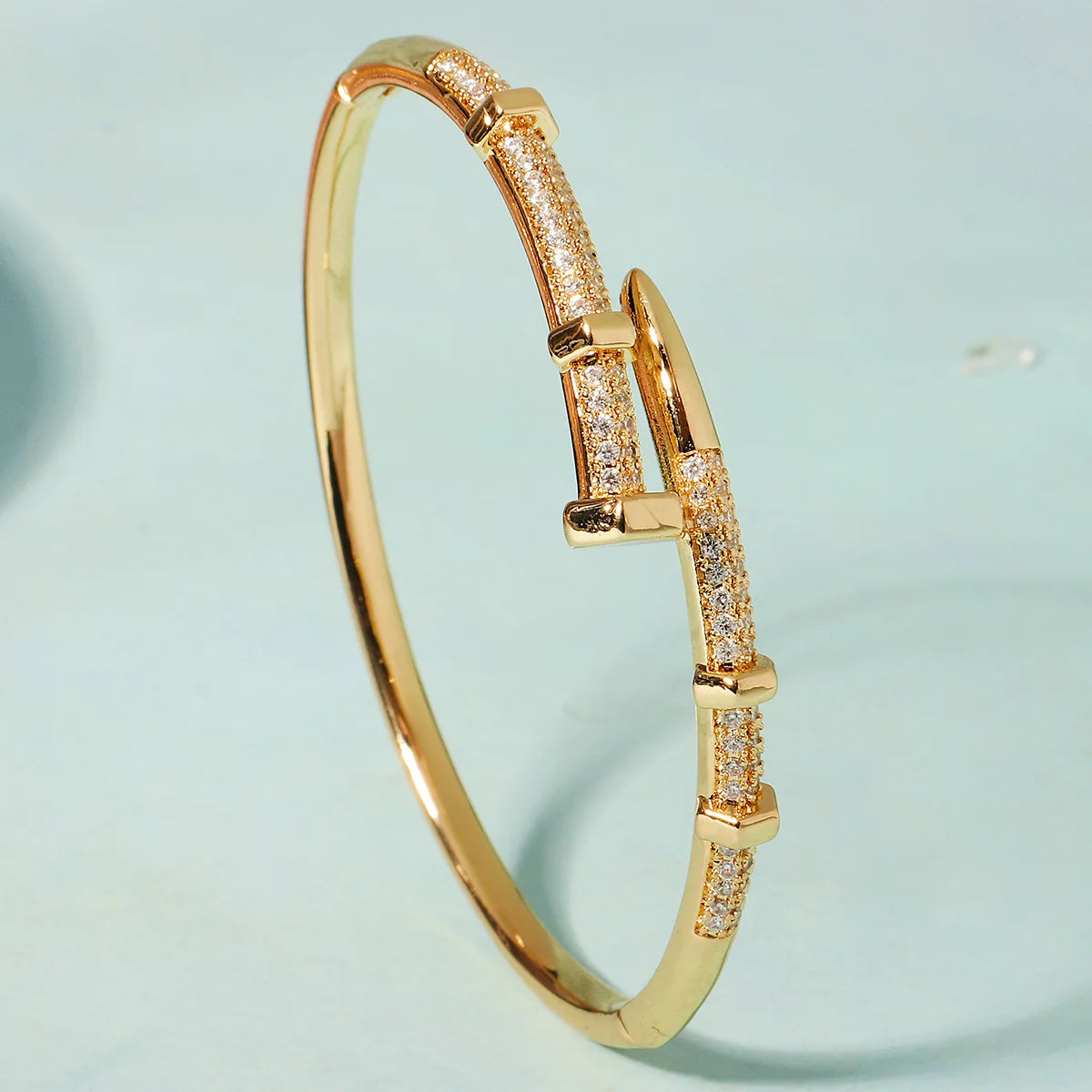 Jawhara zirconia nail cuff