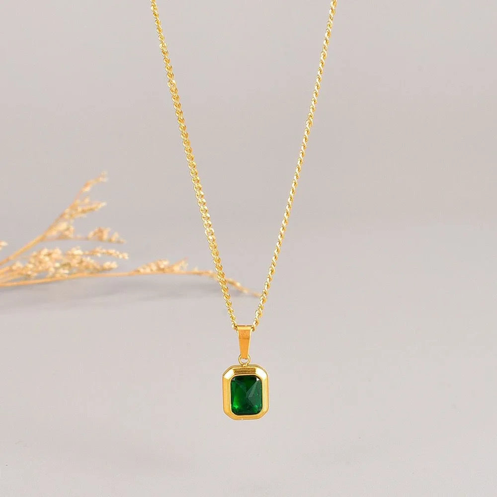 Vintage Emerald Diamond gold Necklace Pendant